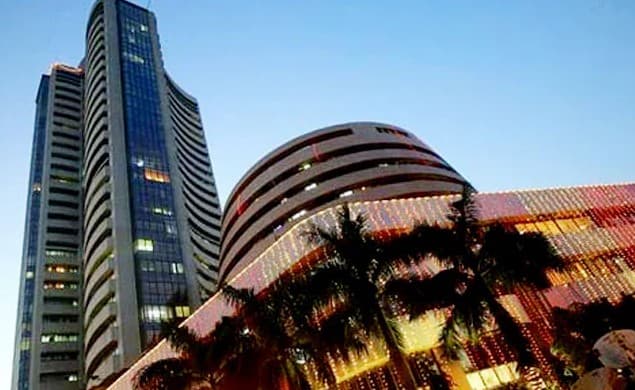 Stock Market Up Almost 500 Points Amid Strong Global Cues