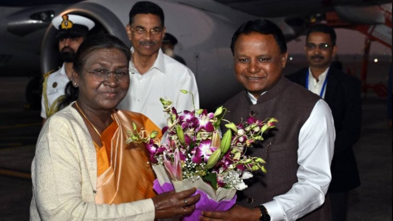 President Droupadi Murmu Arrives In Bhubaneswar To Grace 18th Pravasi Bharatiya Divas Convention