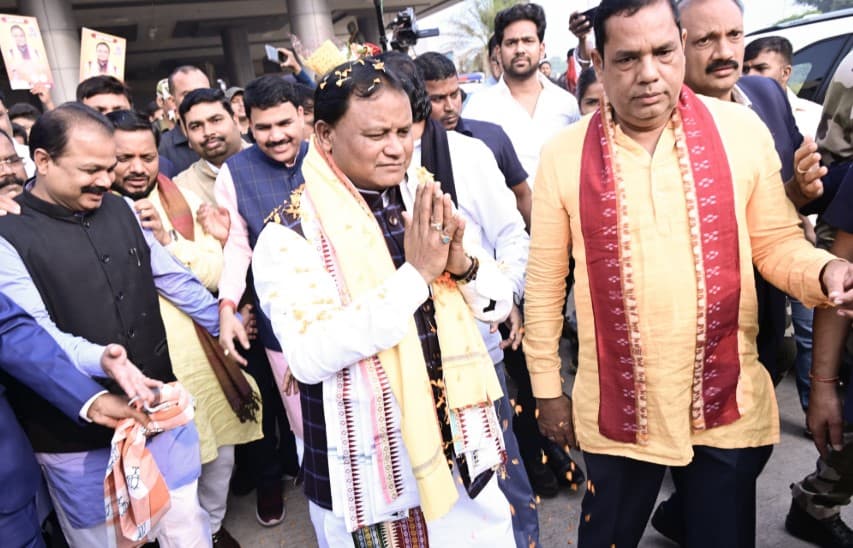 Pension To Emergency Detainees: Loktantra Senani Members Felicitate Odisha CM
