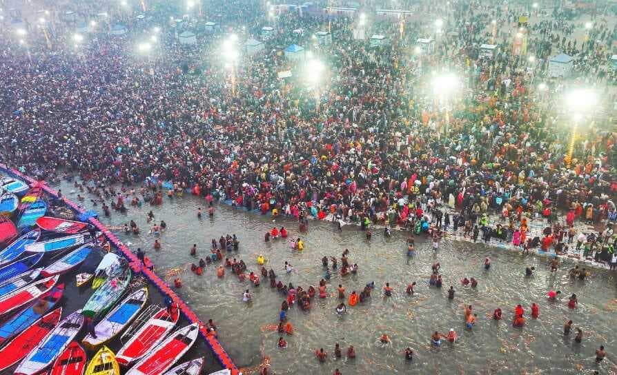 Maha Kumbh: Devotees Take Amrit Snan, Participate In Aarti at Triveni Sangam