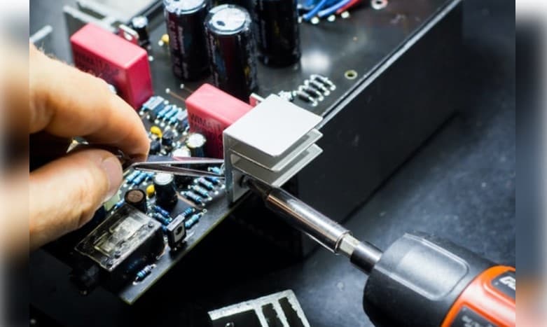 Centre Disbursed Rs 964 Crore To Electronics Sector Under PLI Scheme In H1 of 2024-25