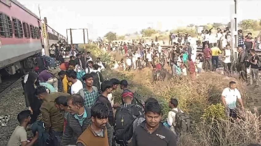 Jalgaon: Death Toll Rises To 11, 6 Injured As Karnataka Express Hits Passengers Of Pushpak Express