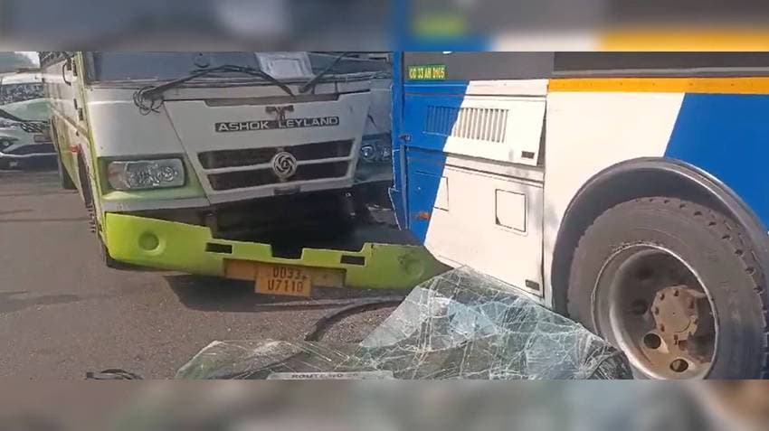 Overtake Attempt By Mo Bus Leads To Series Accident In Bhubaneswar