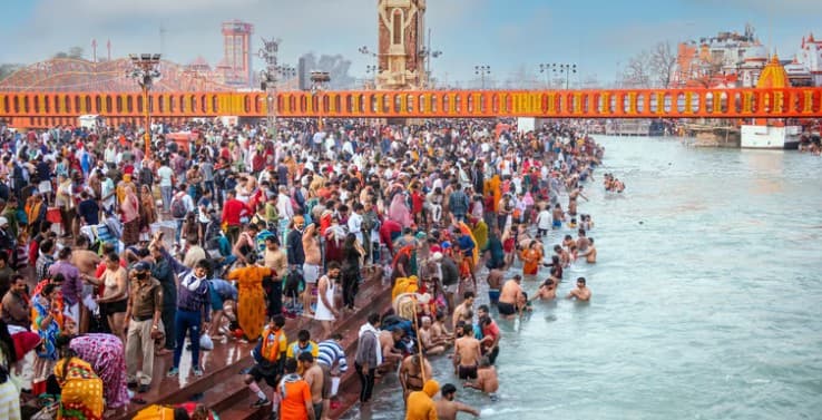 Maha Kumbh: Devotees Continue To Arrive At Triveni Sangam To Take Holy Dip