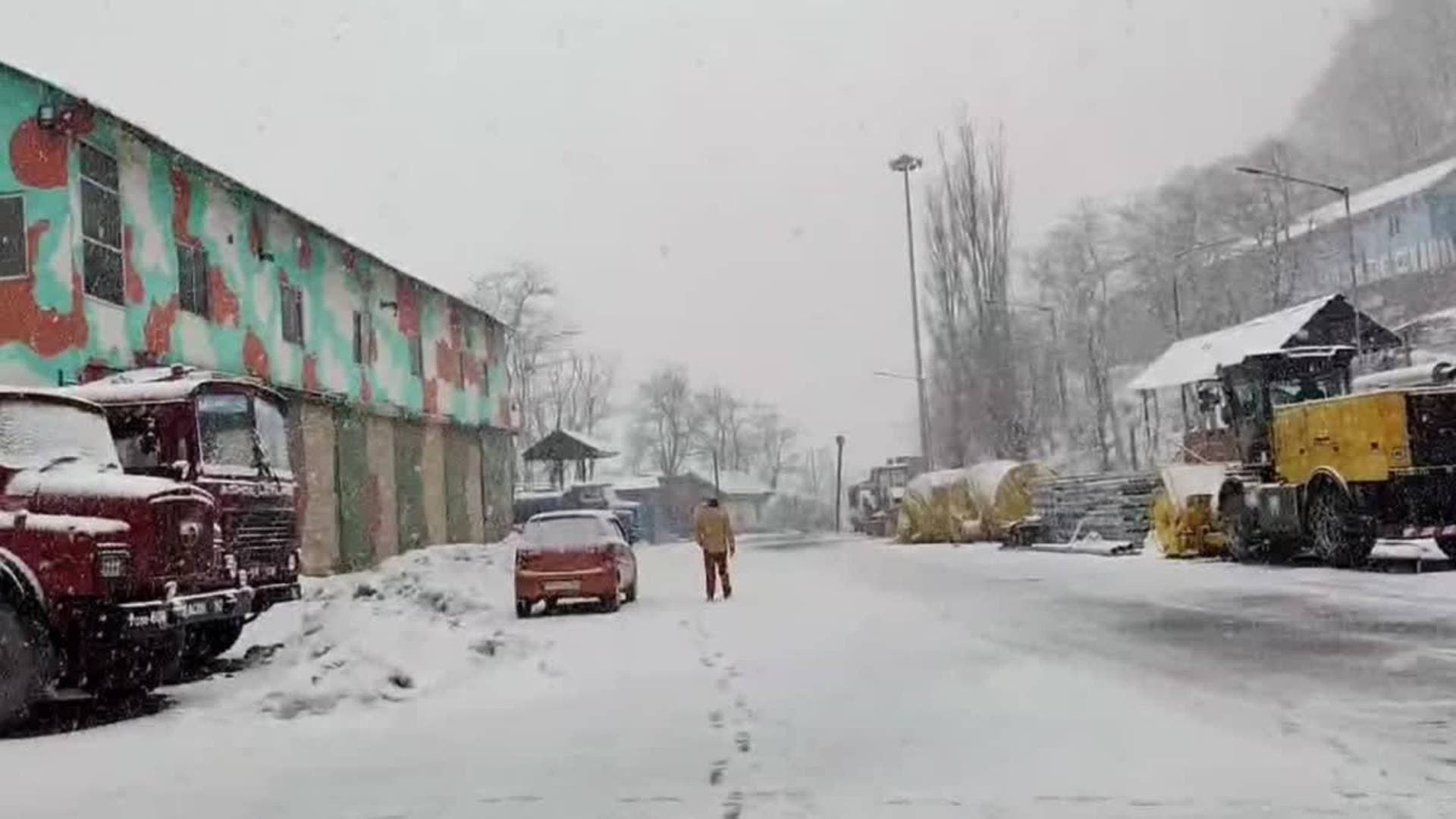 Higher Reaches Of J&K Receive Fresh Snowfall