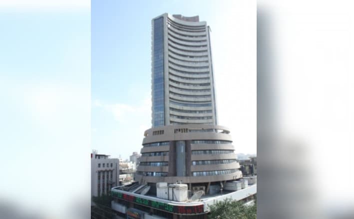 Stock Market Trades Nearly Flat Amid RBI’s Rate Cut Possibility