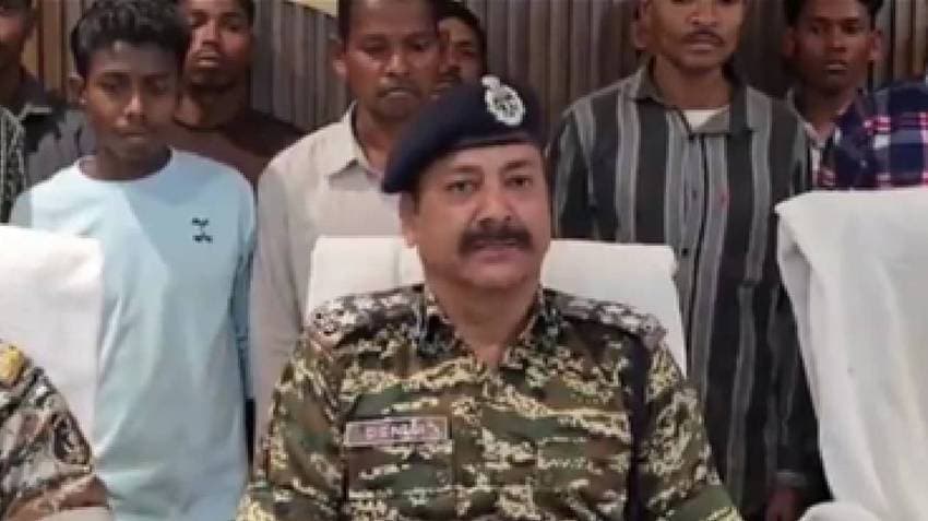 22 Maoists Surrender In Chhattisgarh