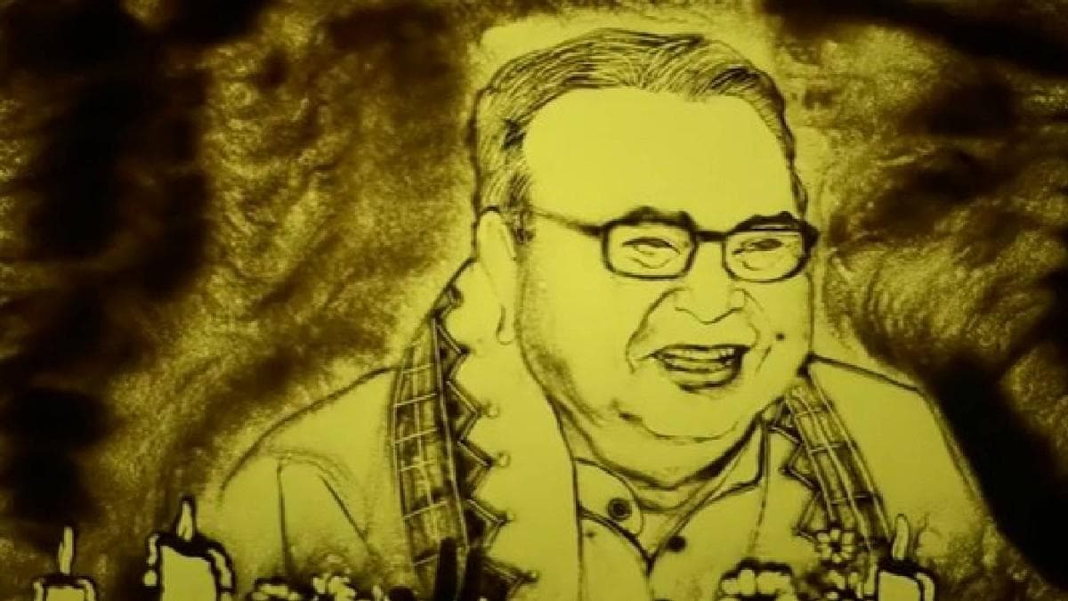 Odisha Sand Artist Pays Tribute To Former Union Minister Dr. Debendra Pradhan