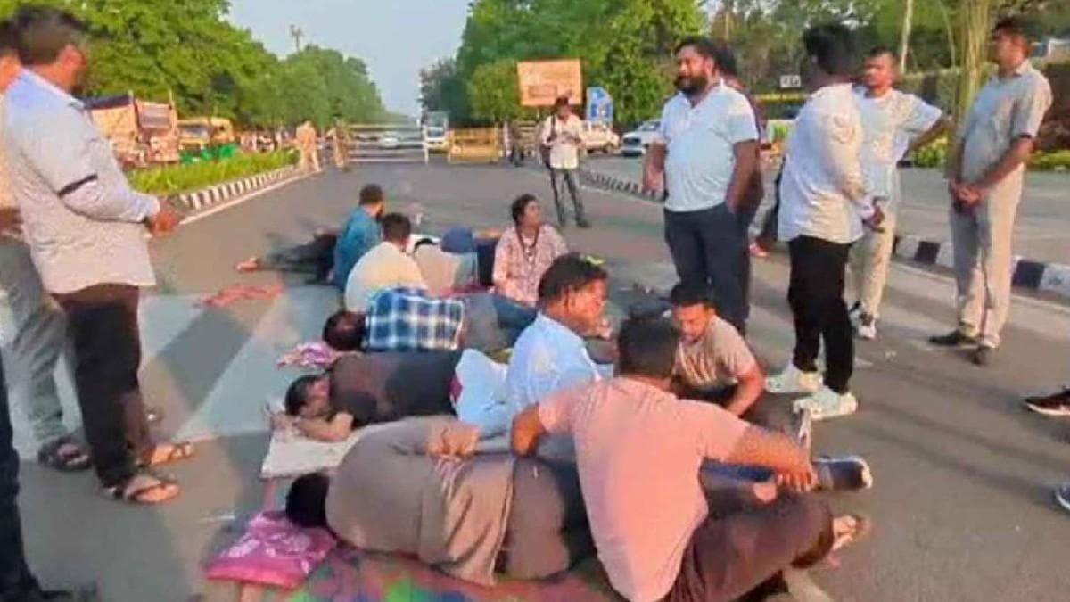 Suspension Of MLAs: Congress Leaders Continue To Protest
