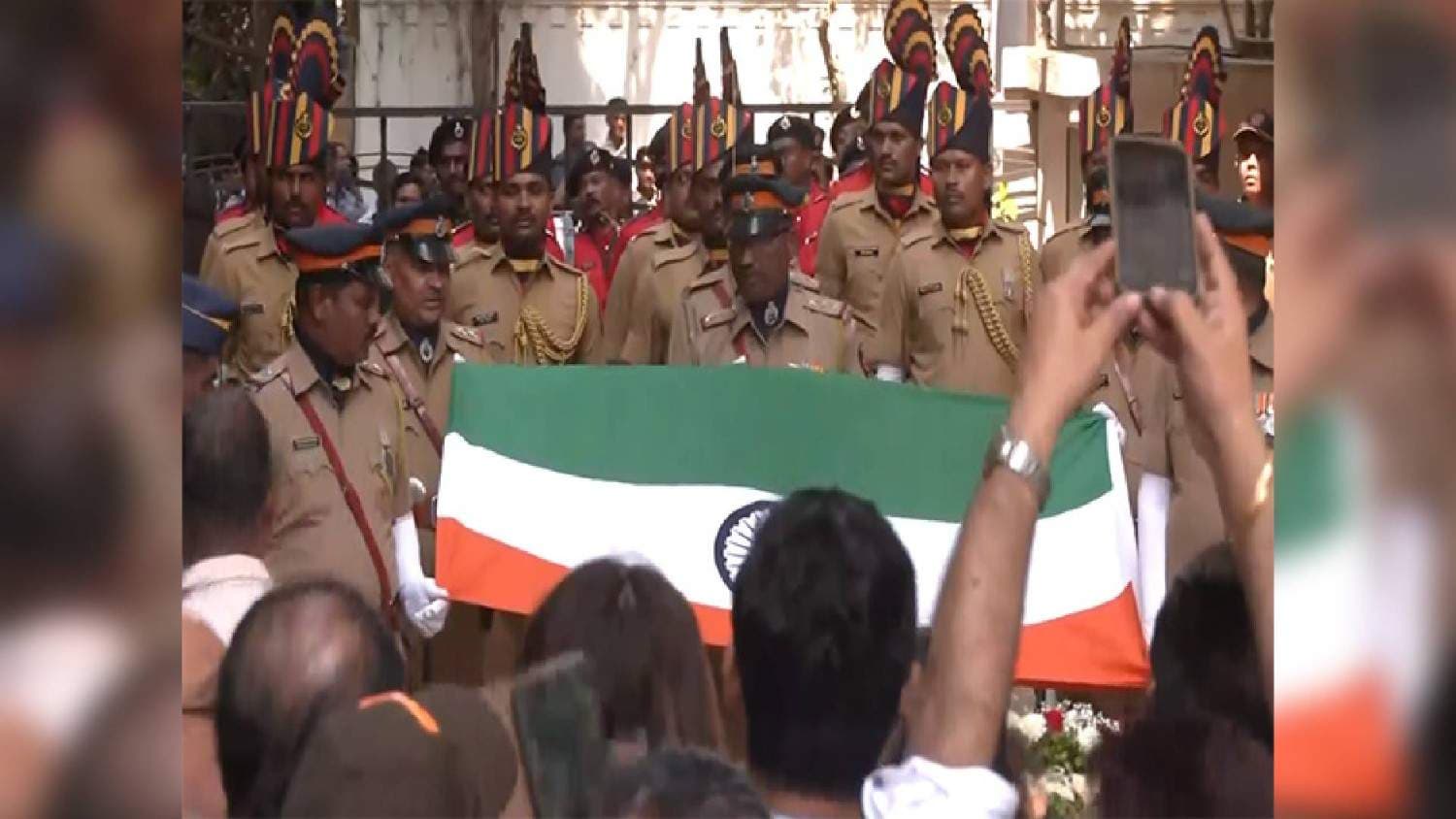 Manoj Kumar Mortal Remains Taken For Final Rites With State Honours