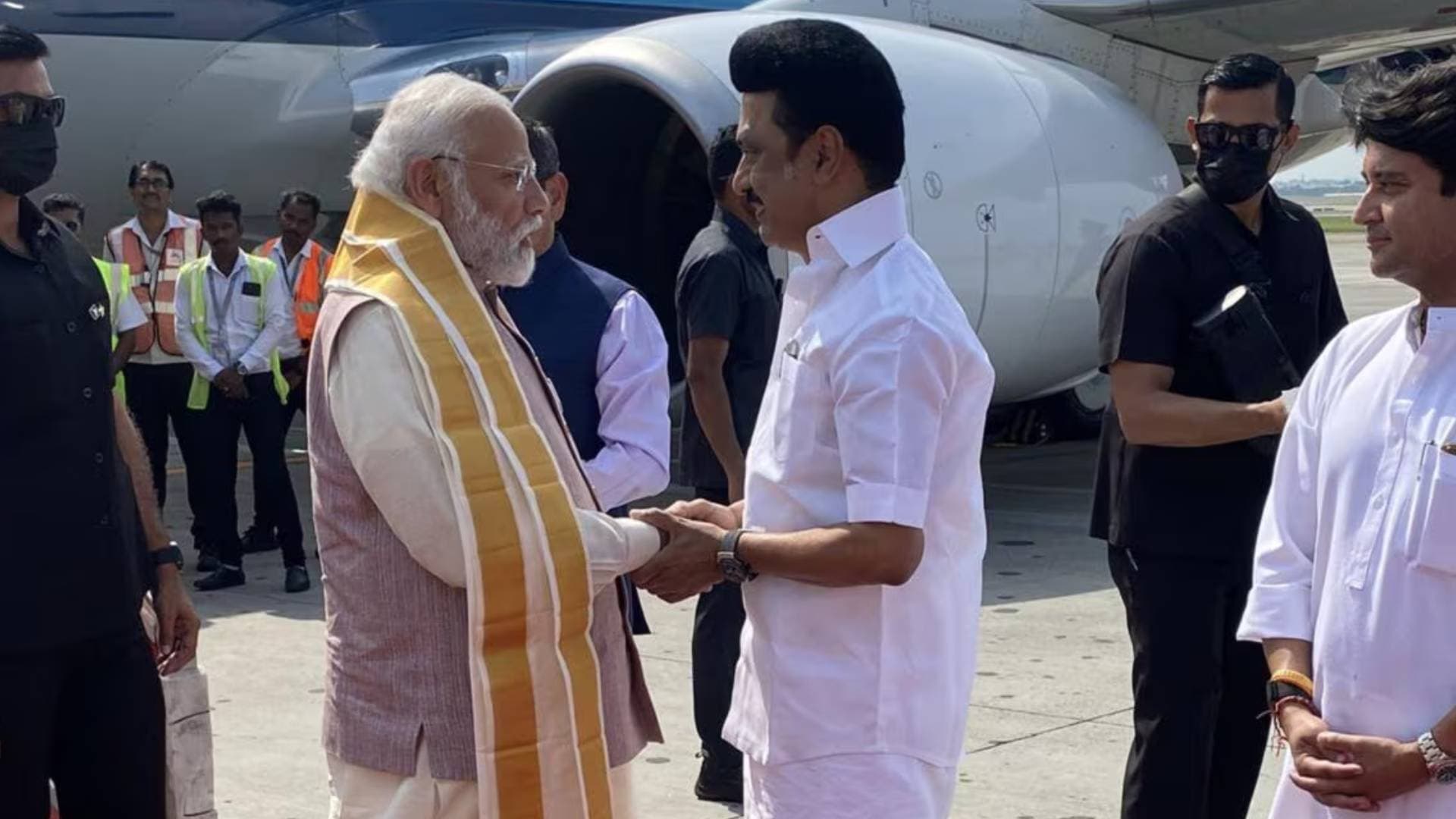 Strong Image, Stronger Message: PM Modi's Stern Airport Huddle Reflects 'Zero-Tolerance' Stance On Law And Order