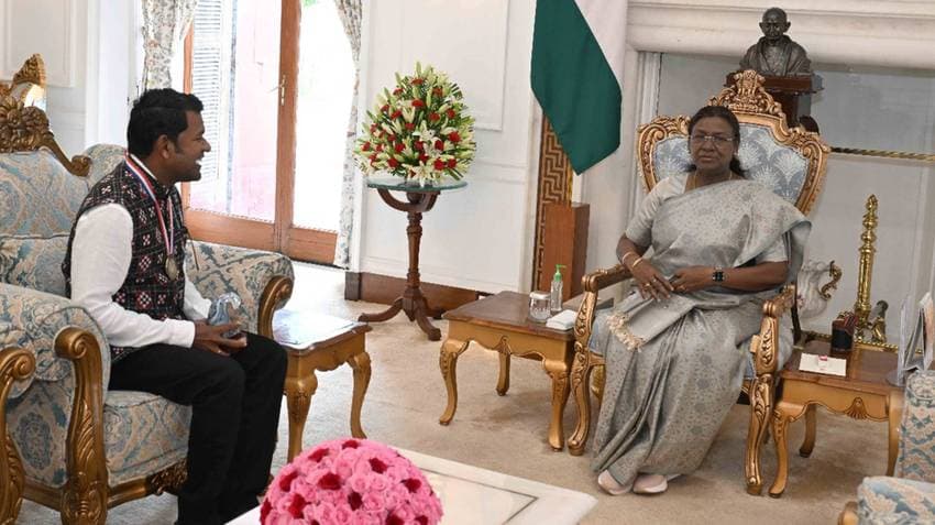 Sand artist Sudarsan Pattnaik calls on President Droupadi Murmu at Rashtrapati Bhavan