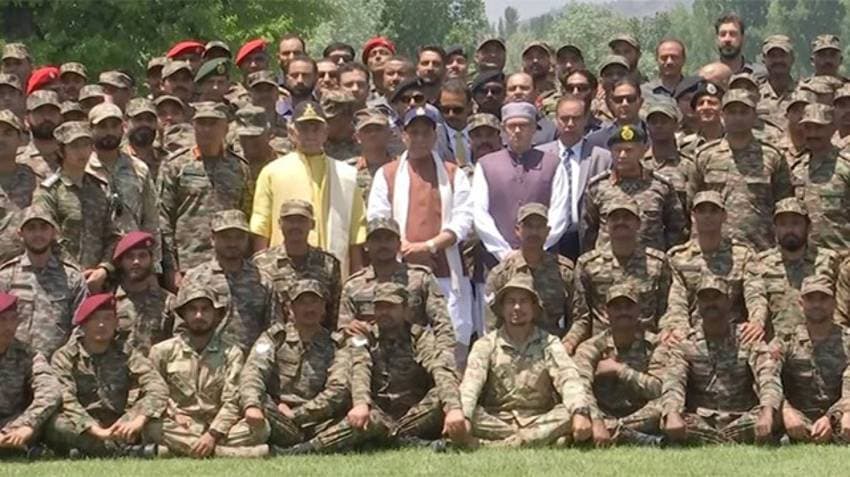 J&K: Defence Minister Rajanth Singh Interacts With Soldiers In Srinagar; Lauds Their Bravery