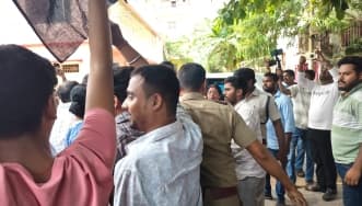 Public Protest Erupts, Black Flags Shown To Bhubaneswar Mayor Sulochana Das