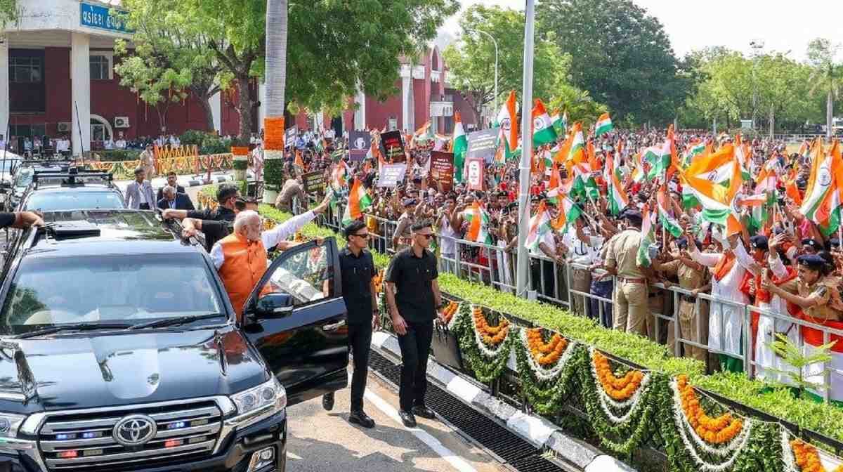 Amid 'Bharat Mata Ki Jai' Chants, PM Modi Receives Rousing Welcome In Vadodara