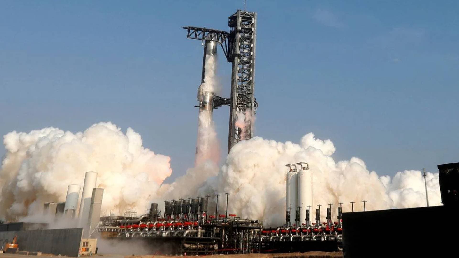 SpaceX’s Starship Fails 3rd Time, Musk Blames Fuel Leak As Megarocket Explodes