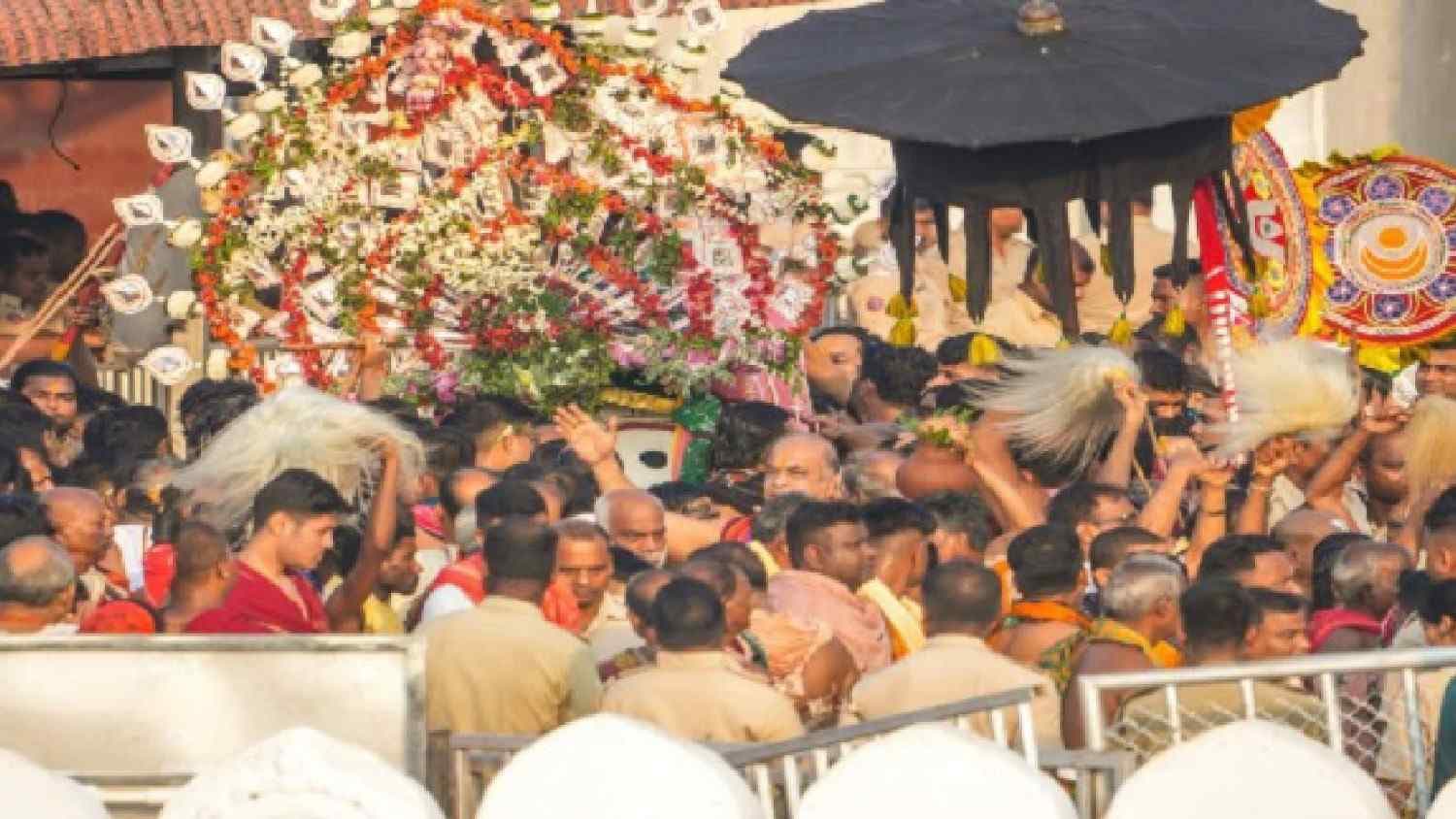 CM Majhi Reaches Puri To Witness Snana Purnima Rituals