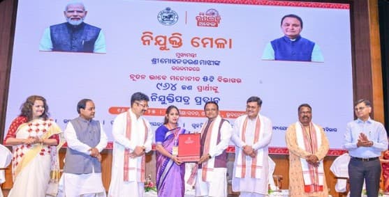 Odisha CM Mohan Majhi Hands Over 964 Appointment Letters At 'Nijukti Mela’