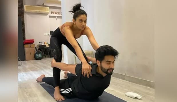 Rakul Preet Singh Says 'Yoga Reminds Us To Be Present' This World Yoga Day