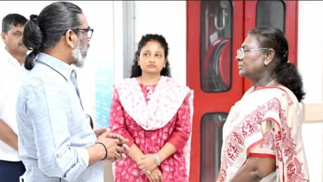 Prez Murmu Visits Ailing Shibu Soren At Ganga Ram Hospital, Meets Hemant Soren And Family