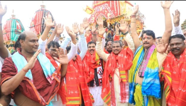 Union Ministers Dharmendra Pradhan & Gajendra Shekhawat Seek Divine Blessings During Rath Yatra In Puri
