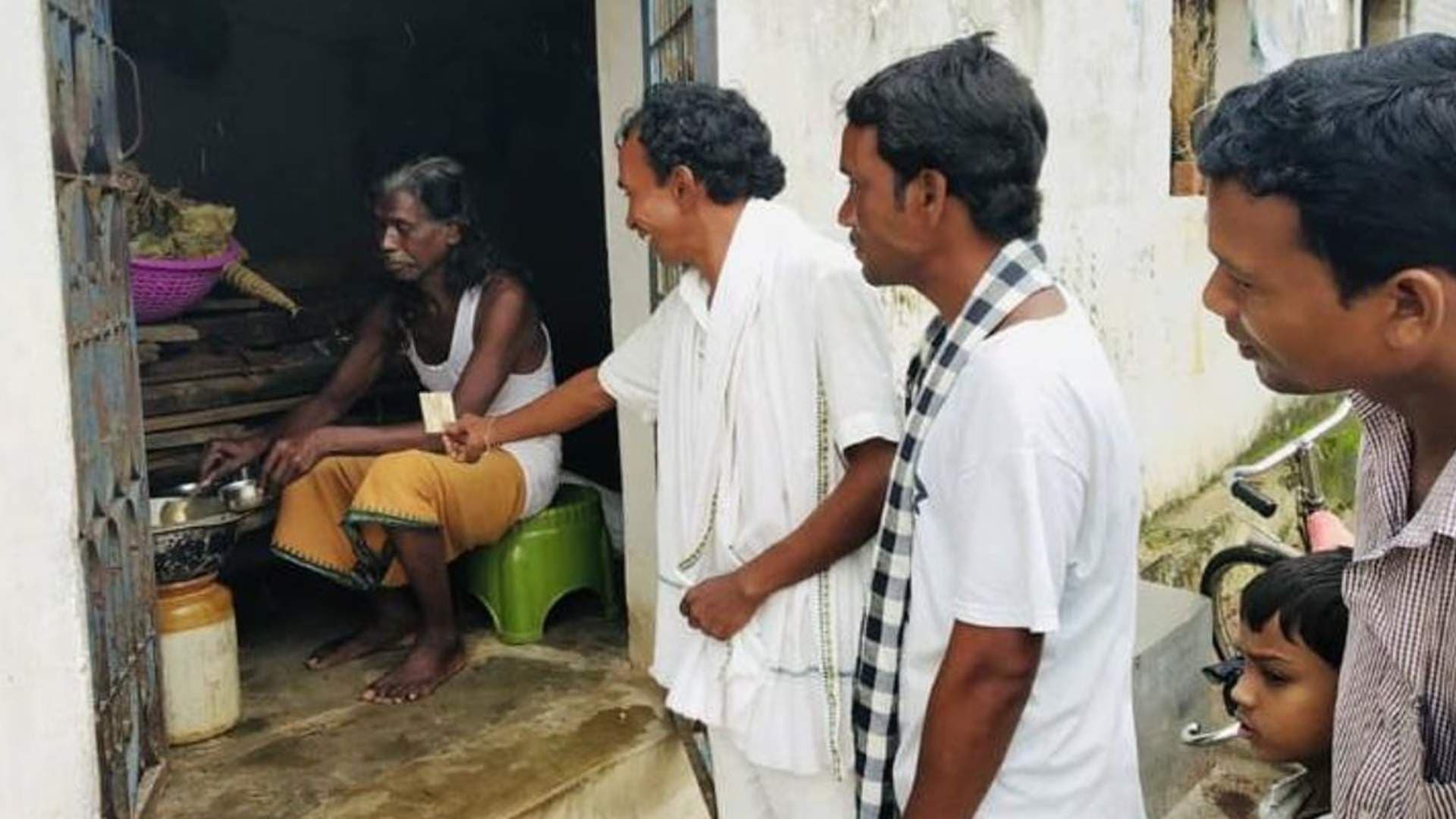 For Greater Good: Padma Shri Haldhar Nag Sells Ghugni Again, This Time for School Kids