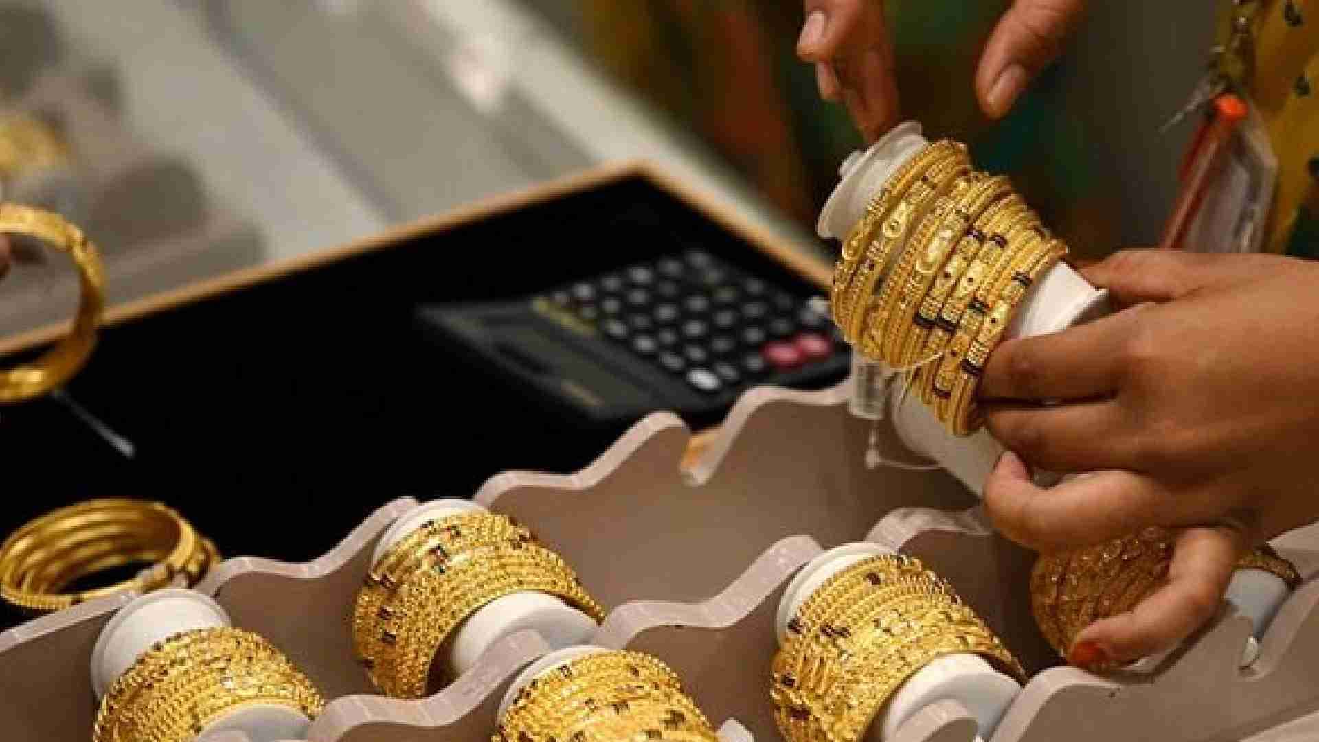 Gold Prices Fall Over Rs 400, Silver Down Rs 1,000 Amid US Tariff Uncertainties