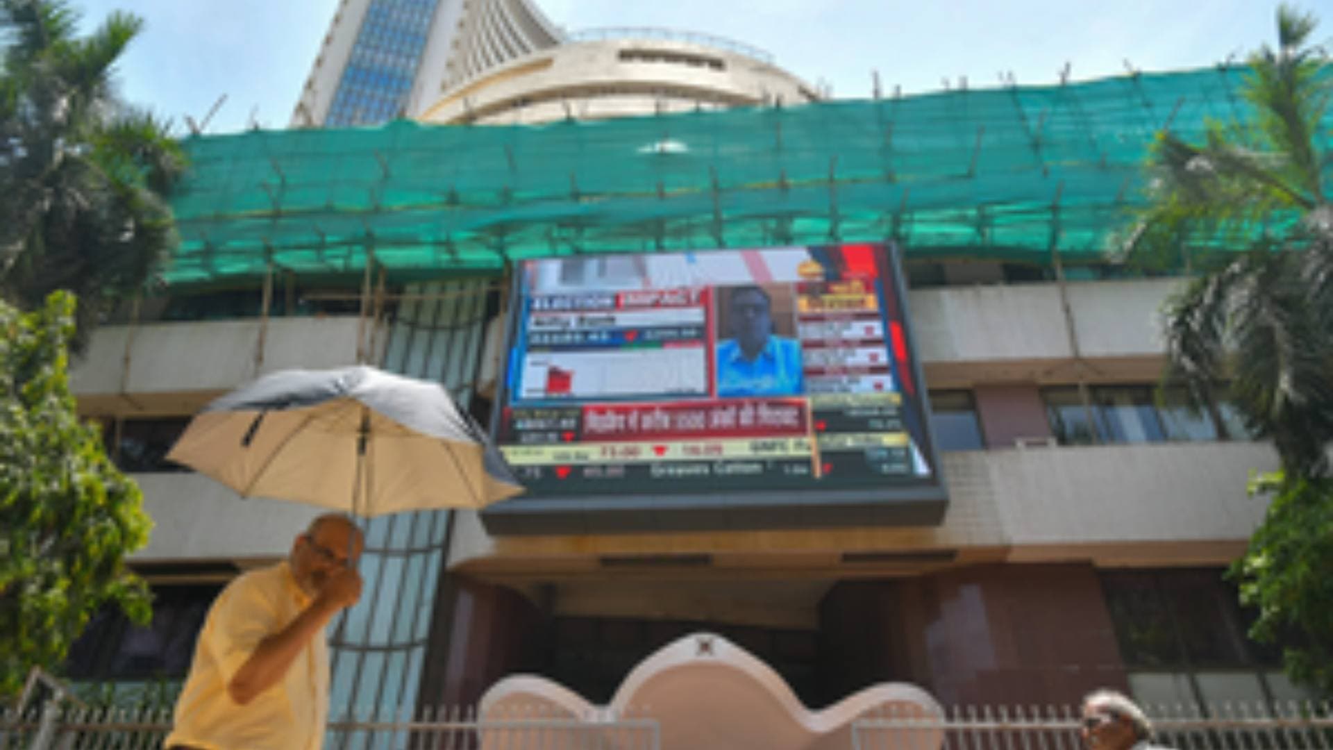 Indian Stock Market Falls Amid Fresh US Tariff Threats, Selling In IT Stock
