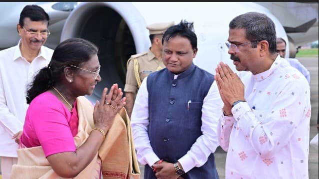 President Droupadi Murmu Arrives In Odisha, To Grace AIIMS Bhubaneswar Convocation