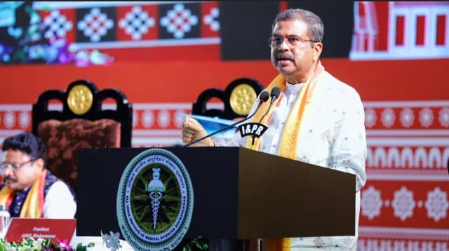 Pradhan Attends 5th Convocation Of AIIMS Bhubaneswar, Calls For Compassionate Healthcare And Innovation