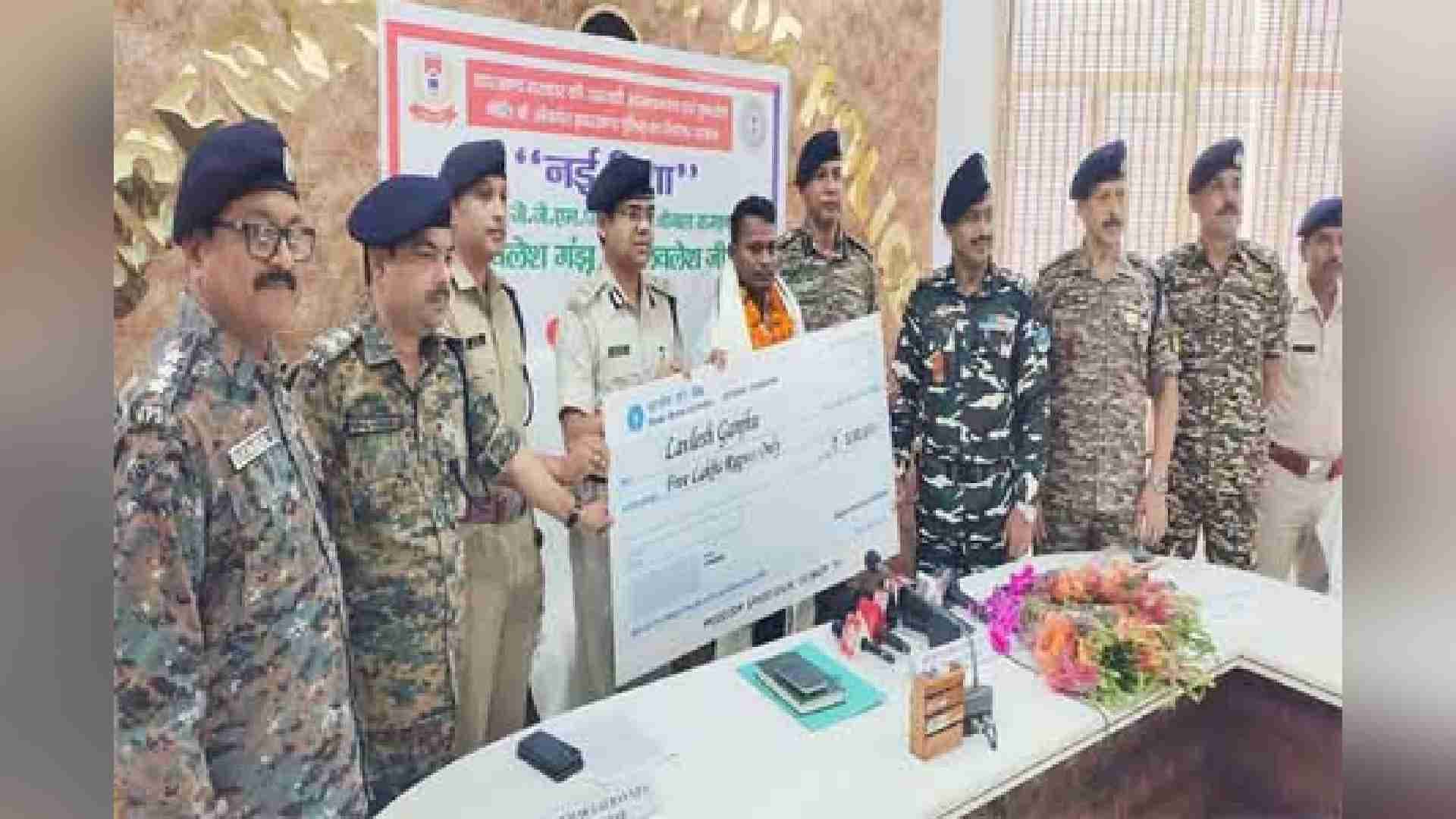 Top Maoist Carrying Rs 5 Lakh Reward Surrenders In Jharkhand’s Latehar