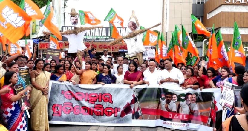 BJP Yuva & Mahila Morcha Protest In Bhubaneswar Over Rape Allegations Against BJD, Congress Leaders