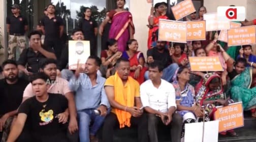 Bhubaneswar: Ward 29 Residents Storm BMC Office Over Corporator’s Arrest