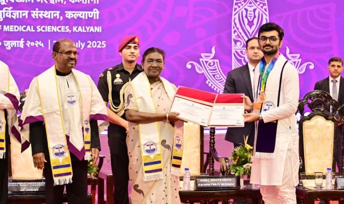 President Murmu Graces First Convocation of AIIMS Kalyani, Urges Doctors to Lead Nation’s Health Mission