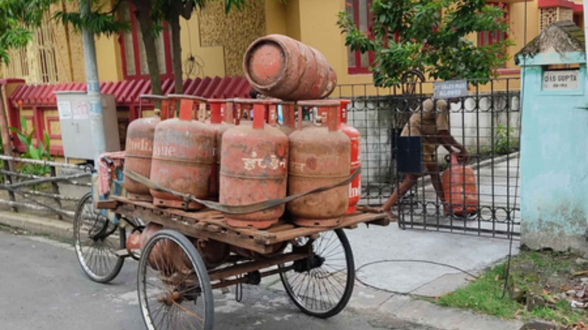 Cabinet Okays Rs 30,000 Crore As Compensation To Public Sector OMCs For Losses In Domestic LPG