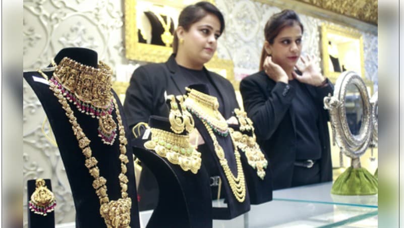 Gold, Silver Prices Remain Range-Bound As Investors Await US-Russia Meet Outcome