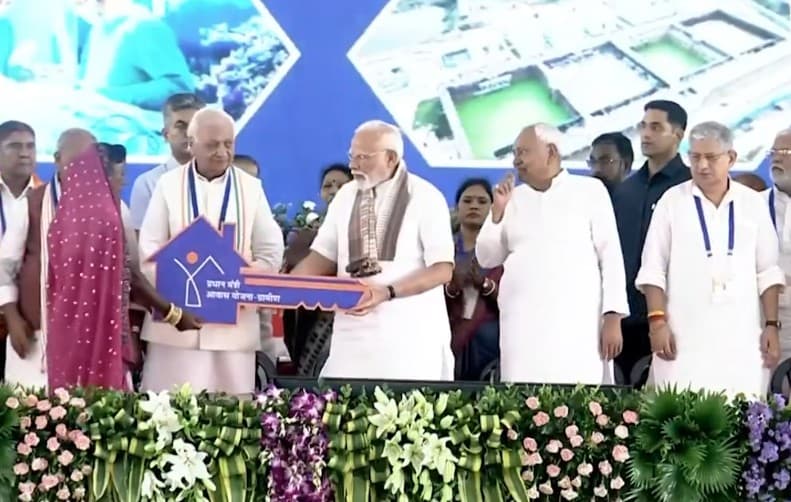 Removing Difficulties Of Poor, Making Lives Of Women Easier: PM Modi Explains ‘Greatest Joy’ At Bihar Event