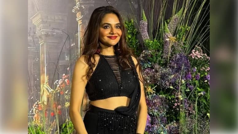 Madhoo Walks 110 Kms While On A Spiritual Journey In Spain With Childhood Friends