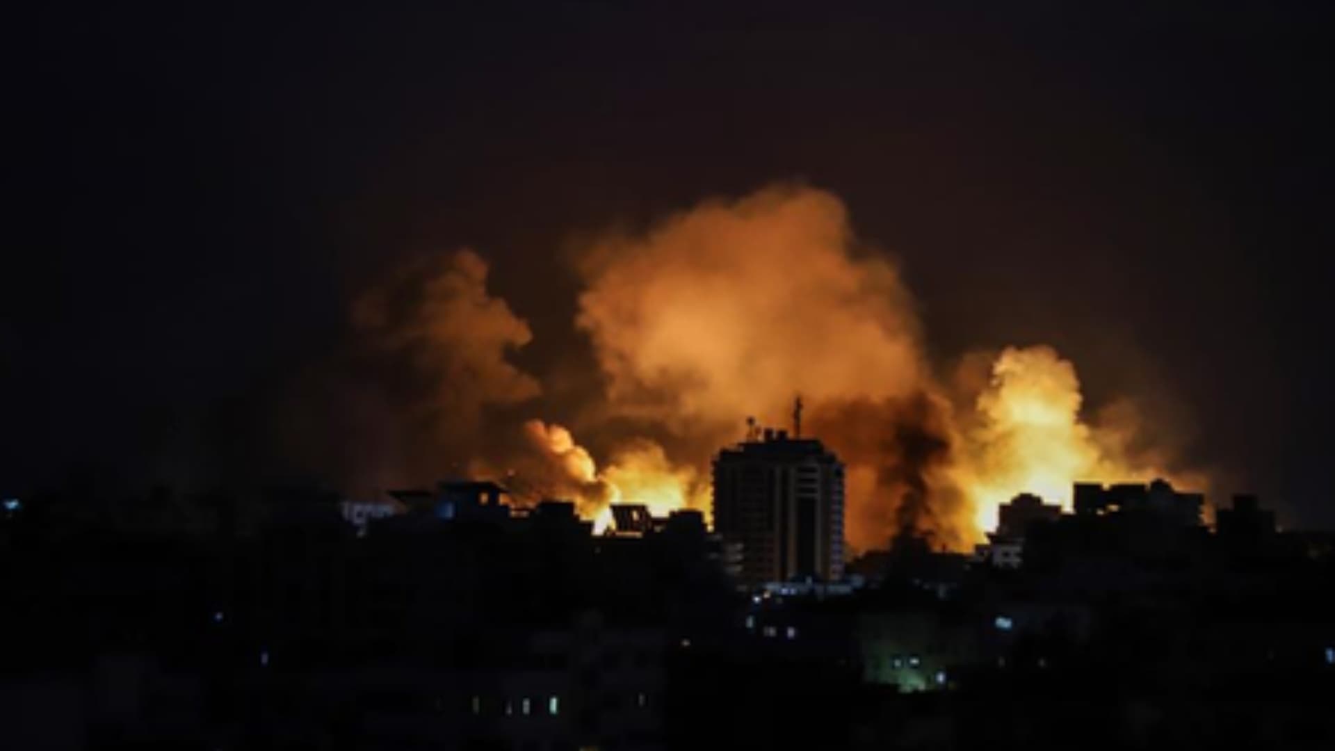 Israeli Warplanes Strike Hezbollah Sites in Lebanon Amid Ceasefire Tensions
