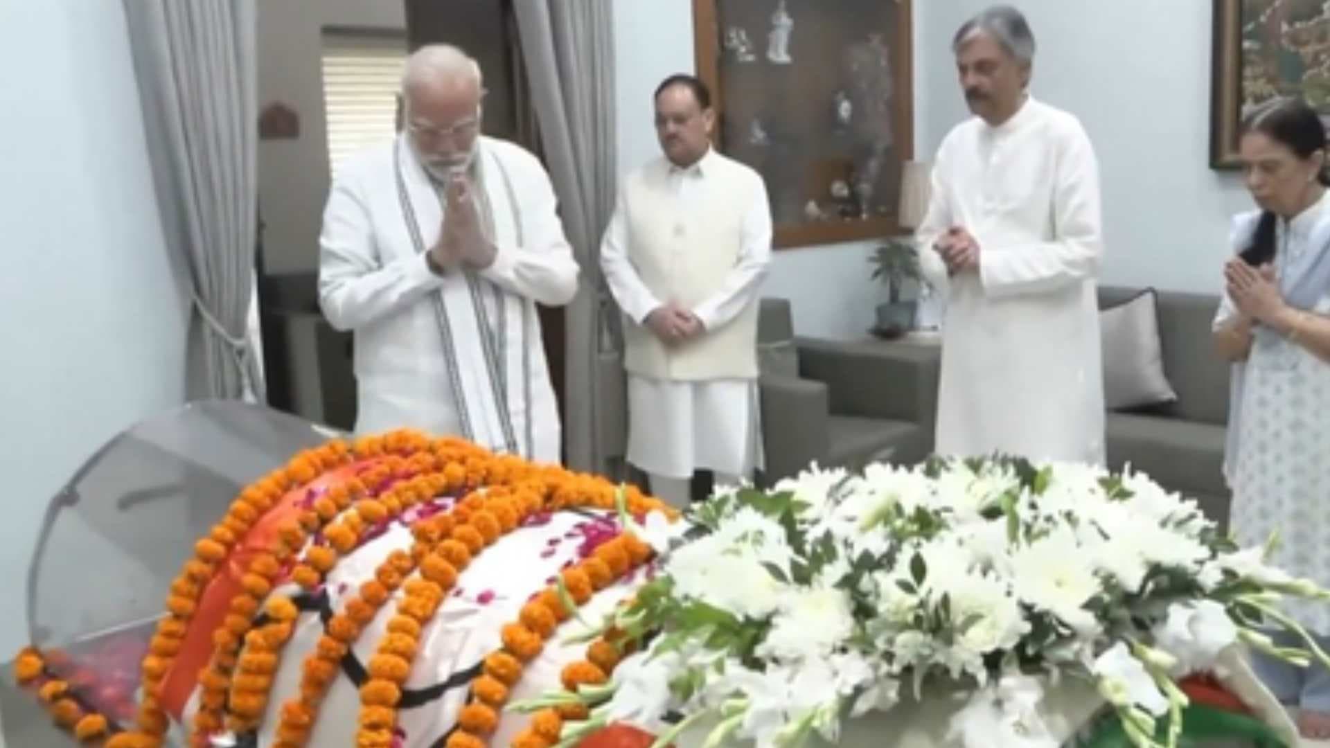 PM Modi Pays Last Respects To Veteran BJP Leader Vijay Kumar Malhotra