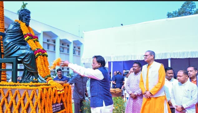 Odisha Pays Rich Tributes To Utkalamani Gopabandhu Das On His Birth Anniversary