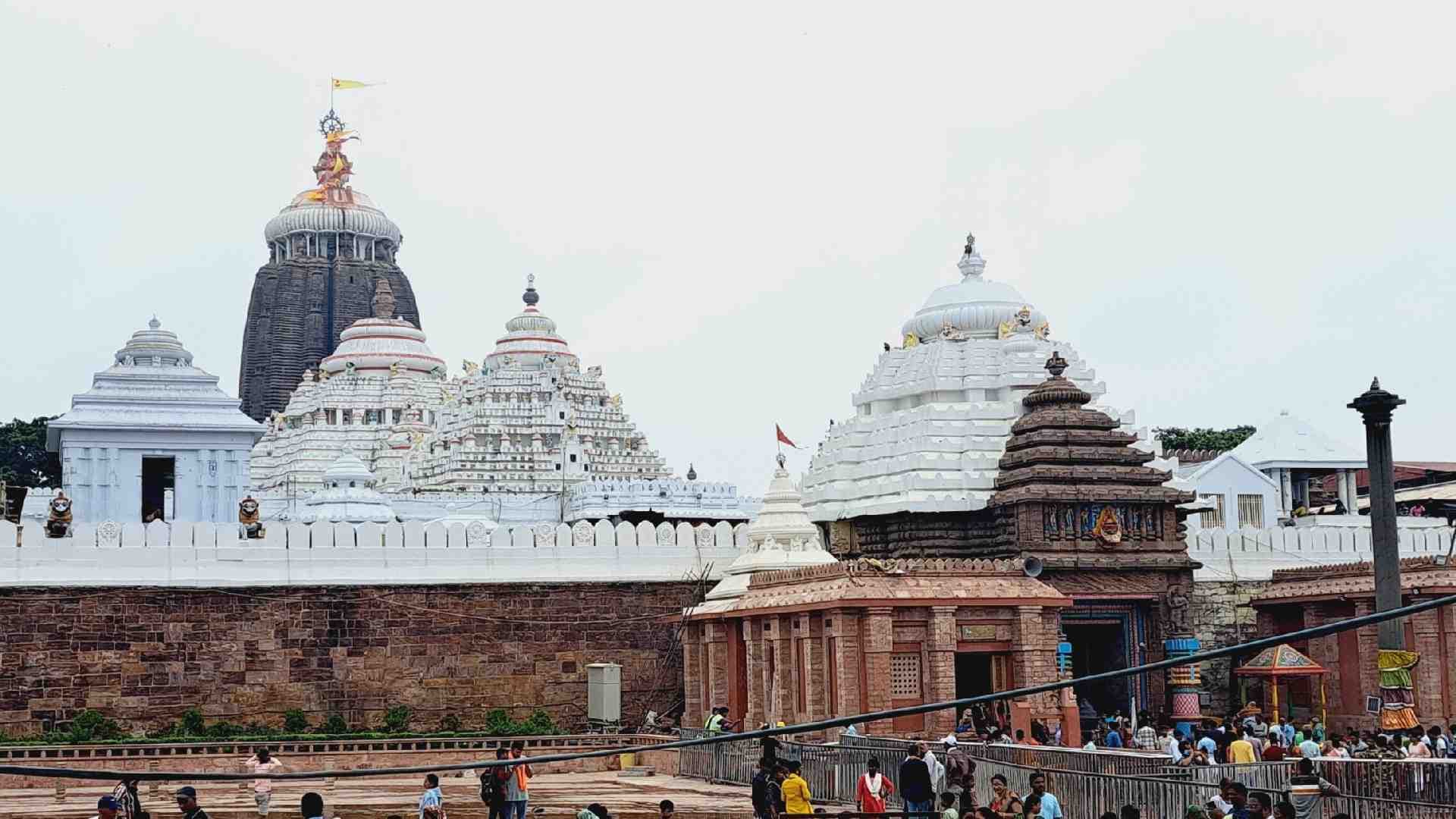 Car Near Puri Jagannath Temple Sparks Security Alert