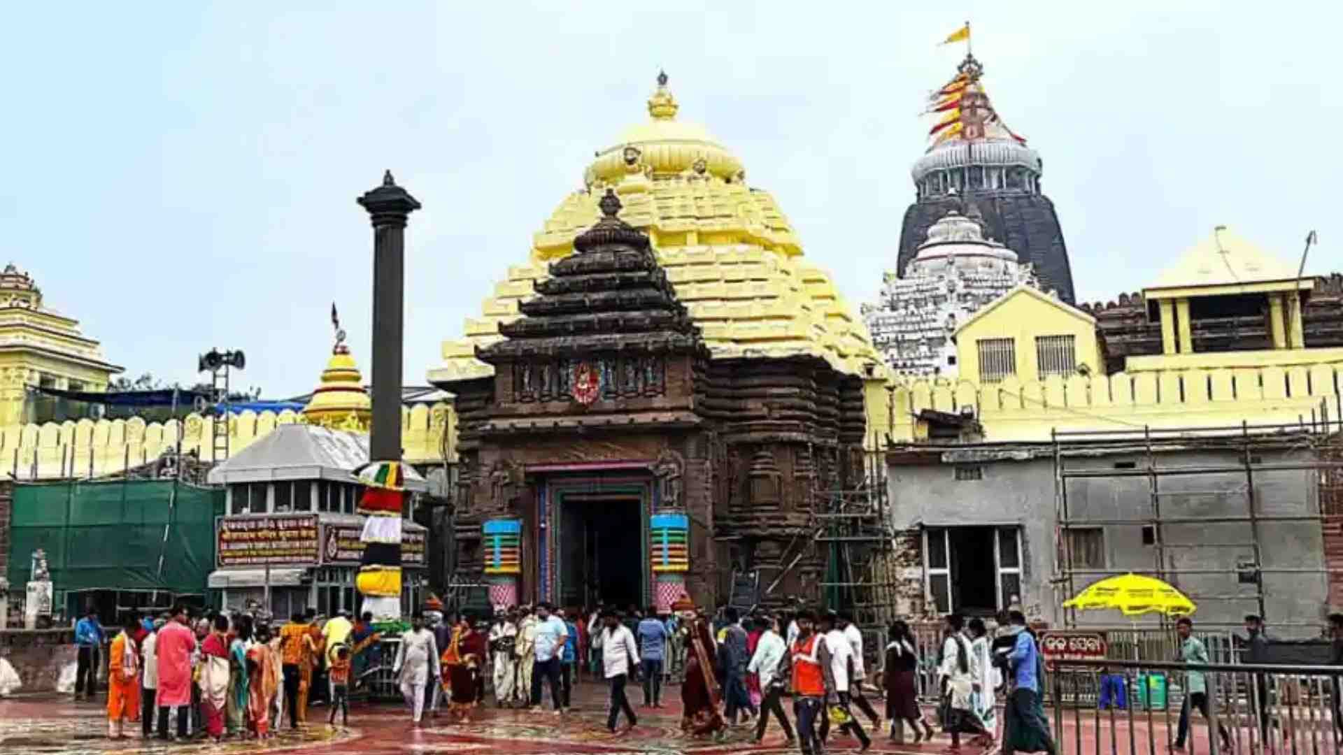 Lakshmi Nrusingha Besha Dazzles Devotees at Puri Shreemandir