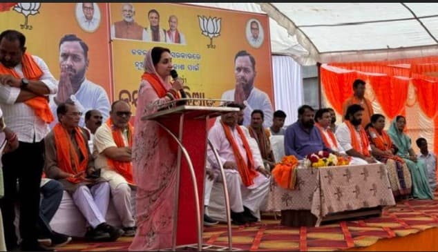 MP Malvika Devi Urges Nuapada Voters To Back BJP’s Jay Dholakia