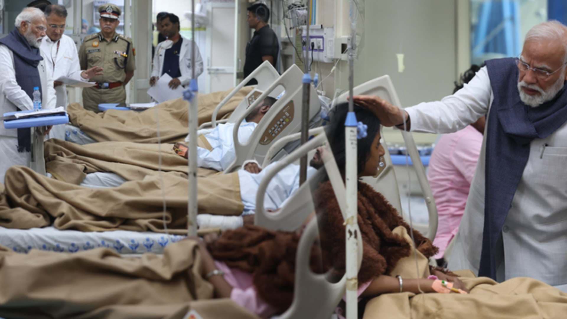 PM Modi Meets Survivors of Delhi Blast at LNJP Hospital