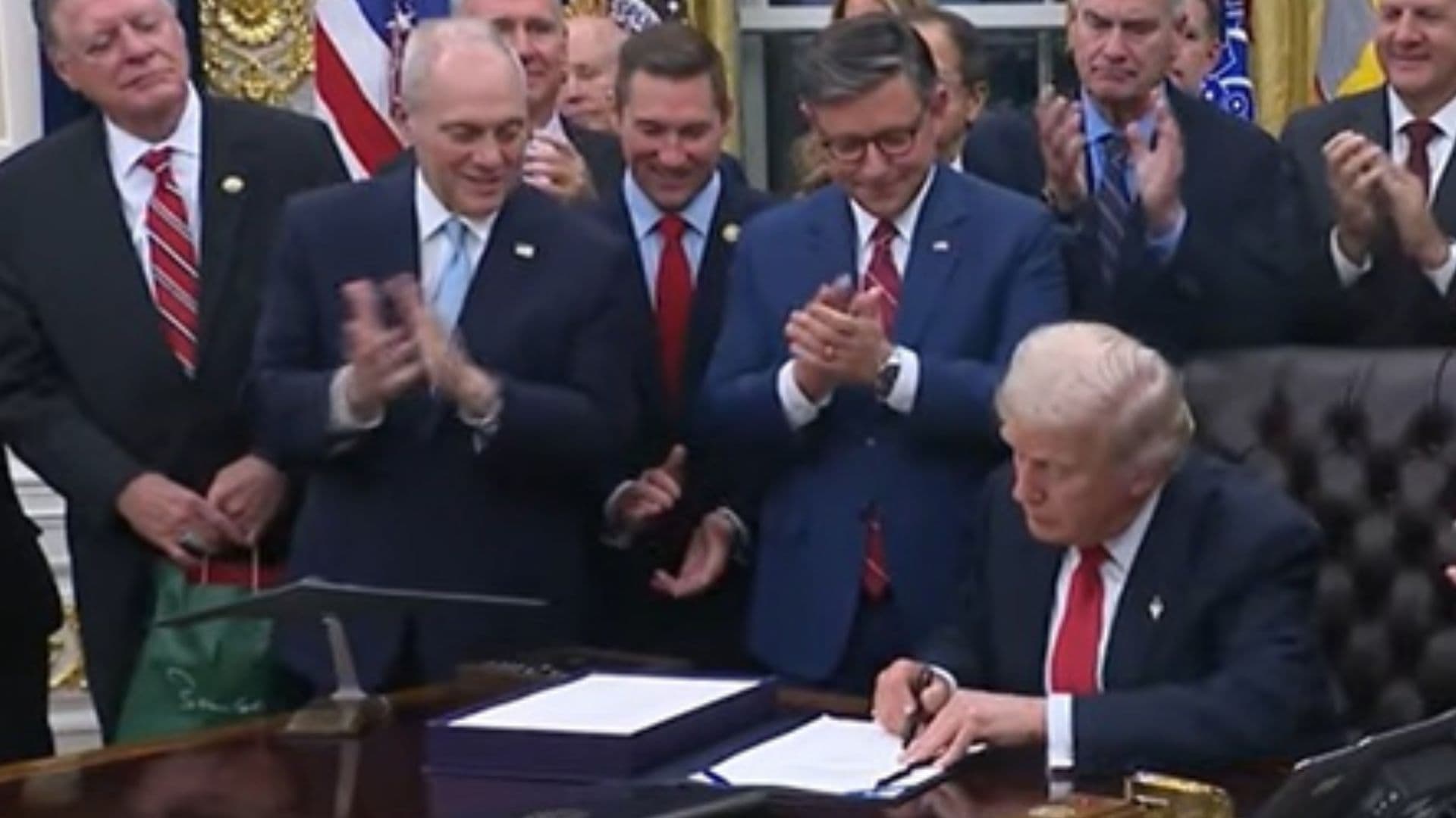 Longest US Government Shutdown Ends as Trump Signs Funding Bill