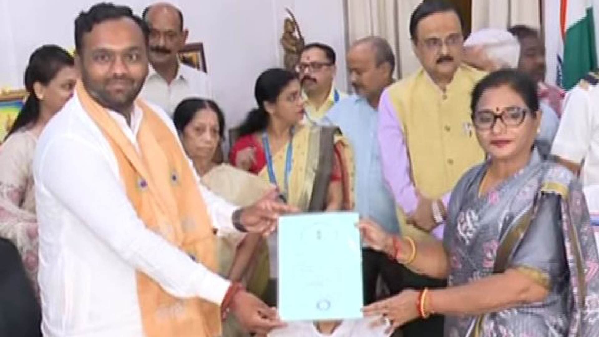 Nuapada MLA Jay Dholakia Takes Oath as Odisha Legislative Assembly Member