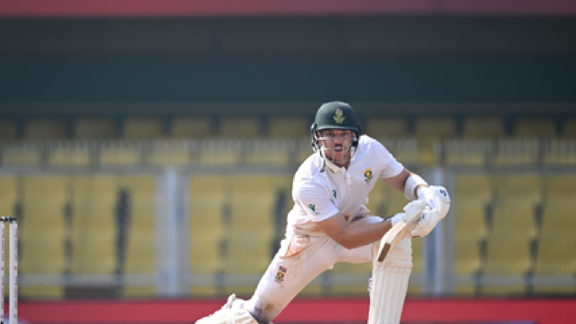 South Africa stretch lead to over 500 runs at lunch