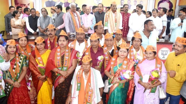 Talcher Municipality Chairman, 13 Councillors Join BJP