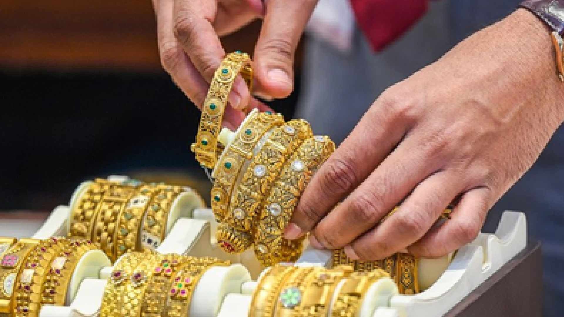 MCX Gold Touches Lifetime High of Rs 1,32,776